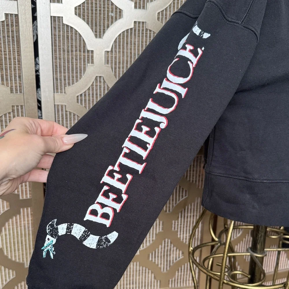 Beetlejuice crop top sweater - Picture 4 of 6